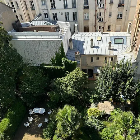 In The Center Of Appartamento Parigi